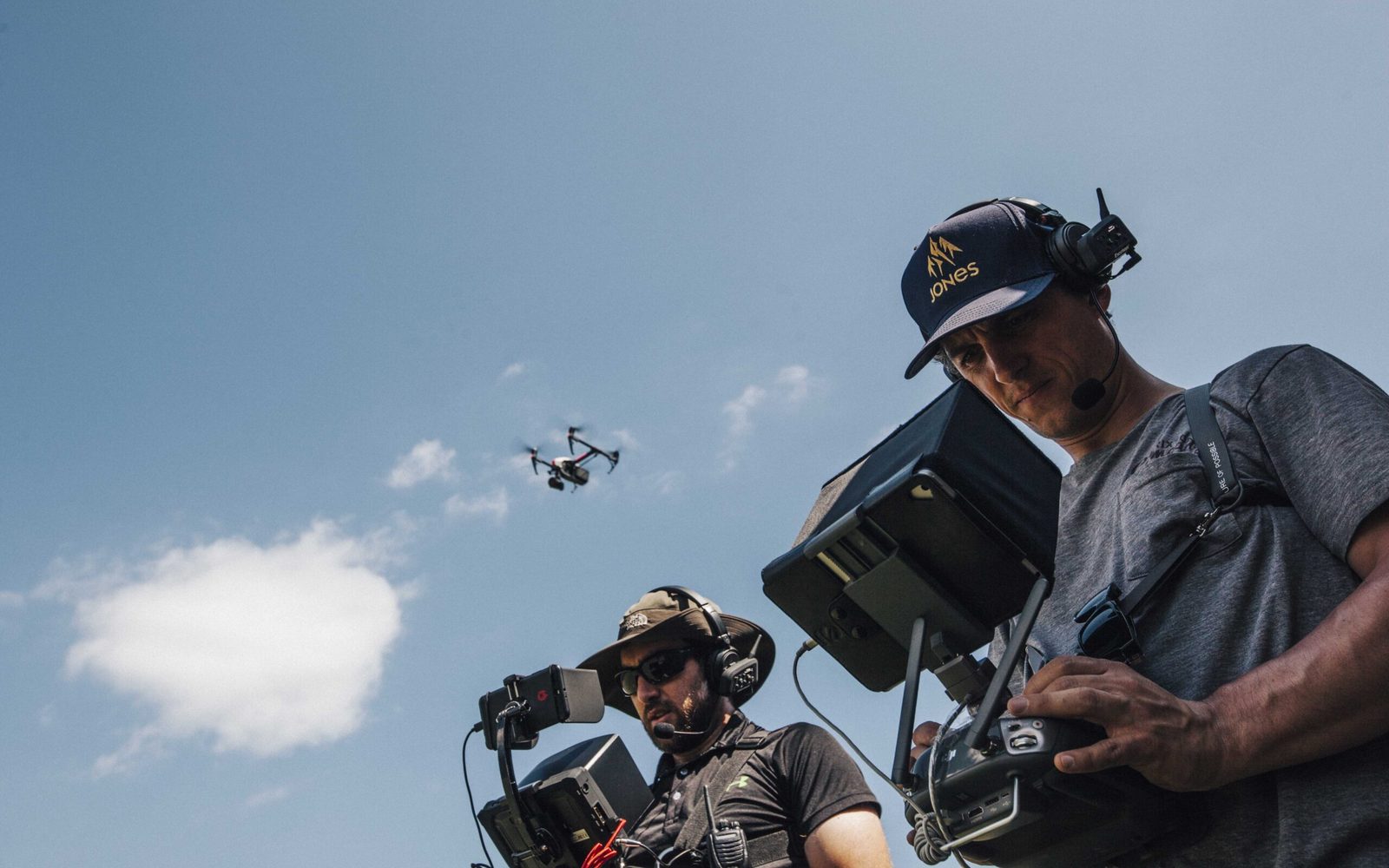 Operadores de dron de Pyrene Media con dron Inspire